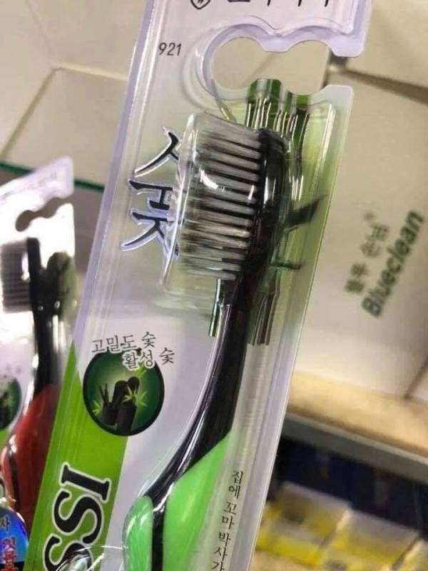 SÉT 30  cái bàn chải đánh răng Hàn Quốc làm từ than hoạt tính