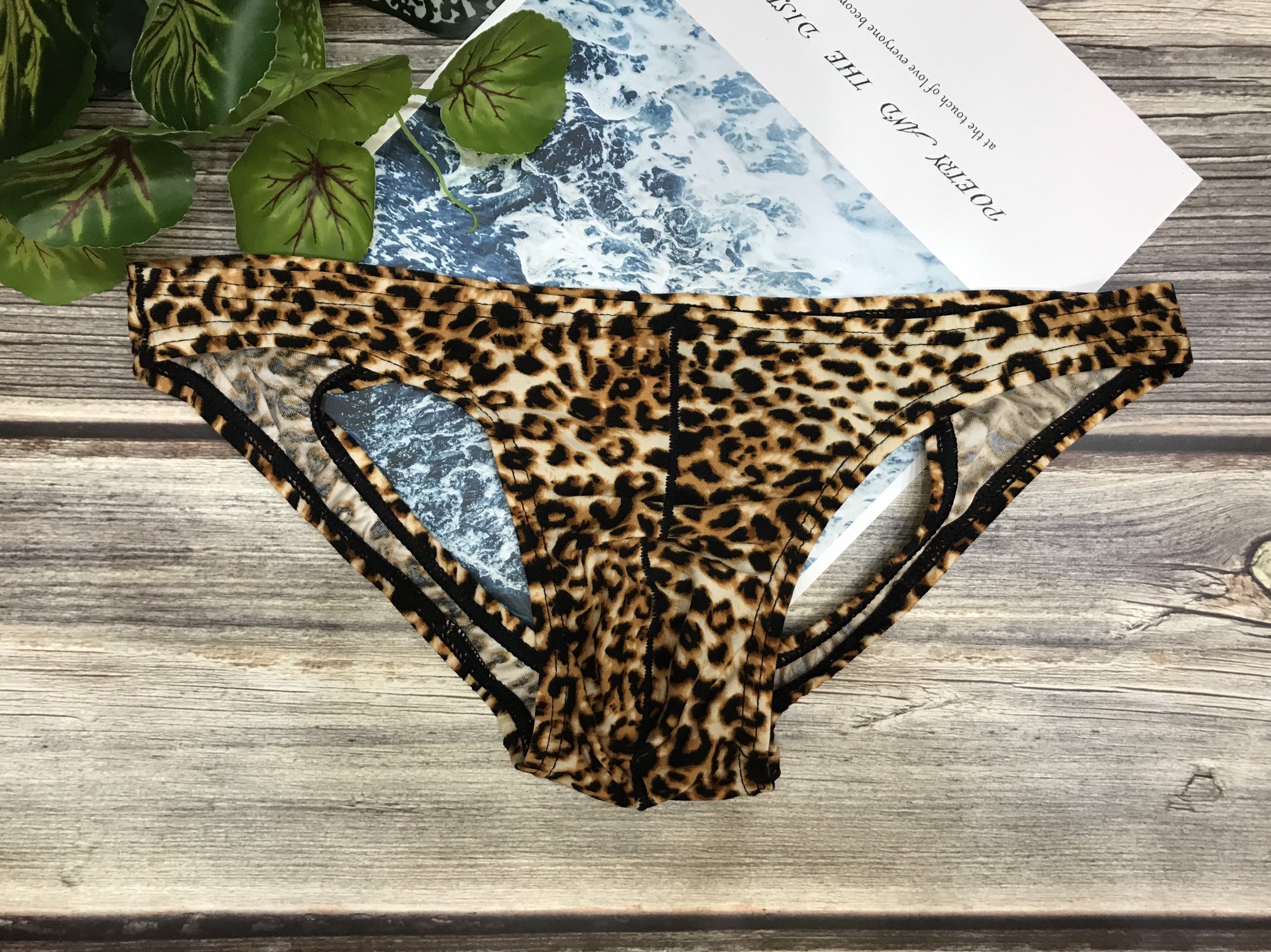 [che tên sản phẩm chuyên nghiệp] quần lót nam  dây hở mông sexyy
