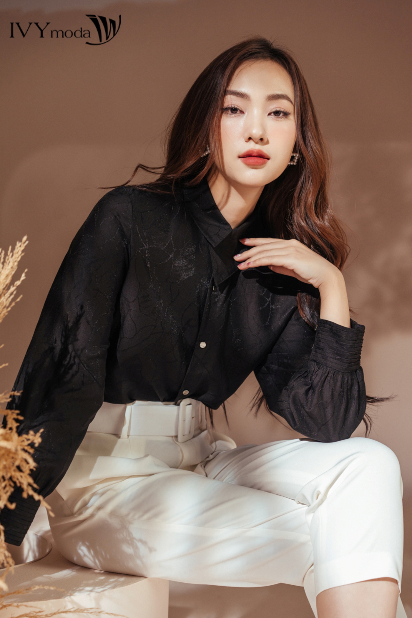 Áo sơ mi lụa cổ kiểu IVY moda MS 17M8508