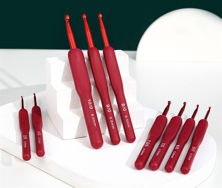 1 chiếc KIM MÓC CÁN ĐỎ