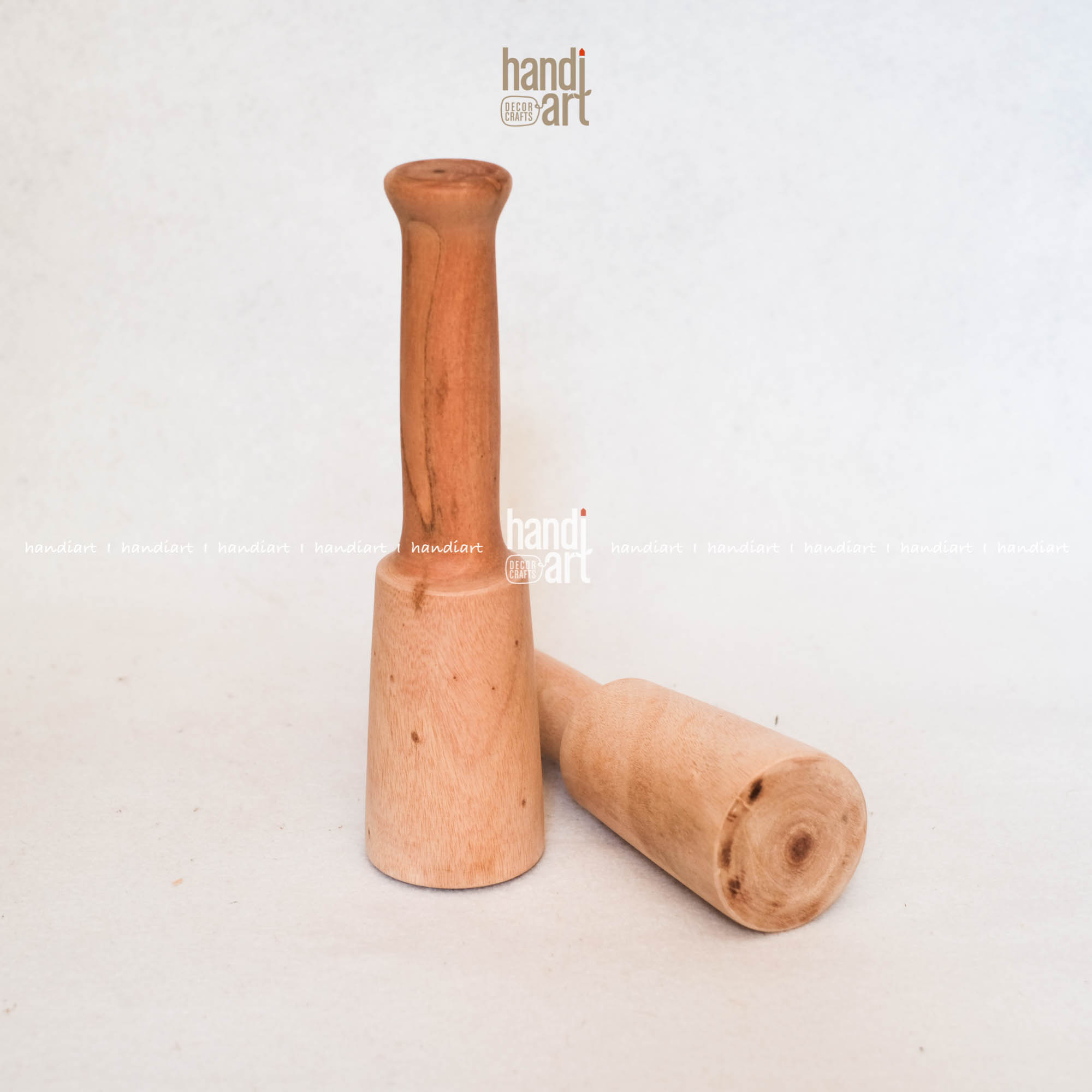Dụng cụ đập nước đá bằng gỗ, Chày gỗ