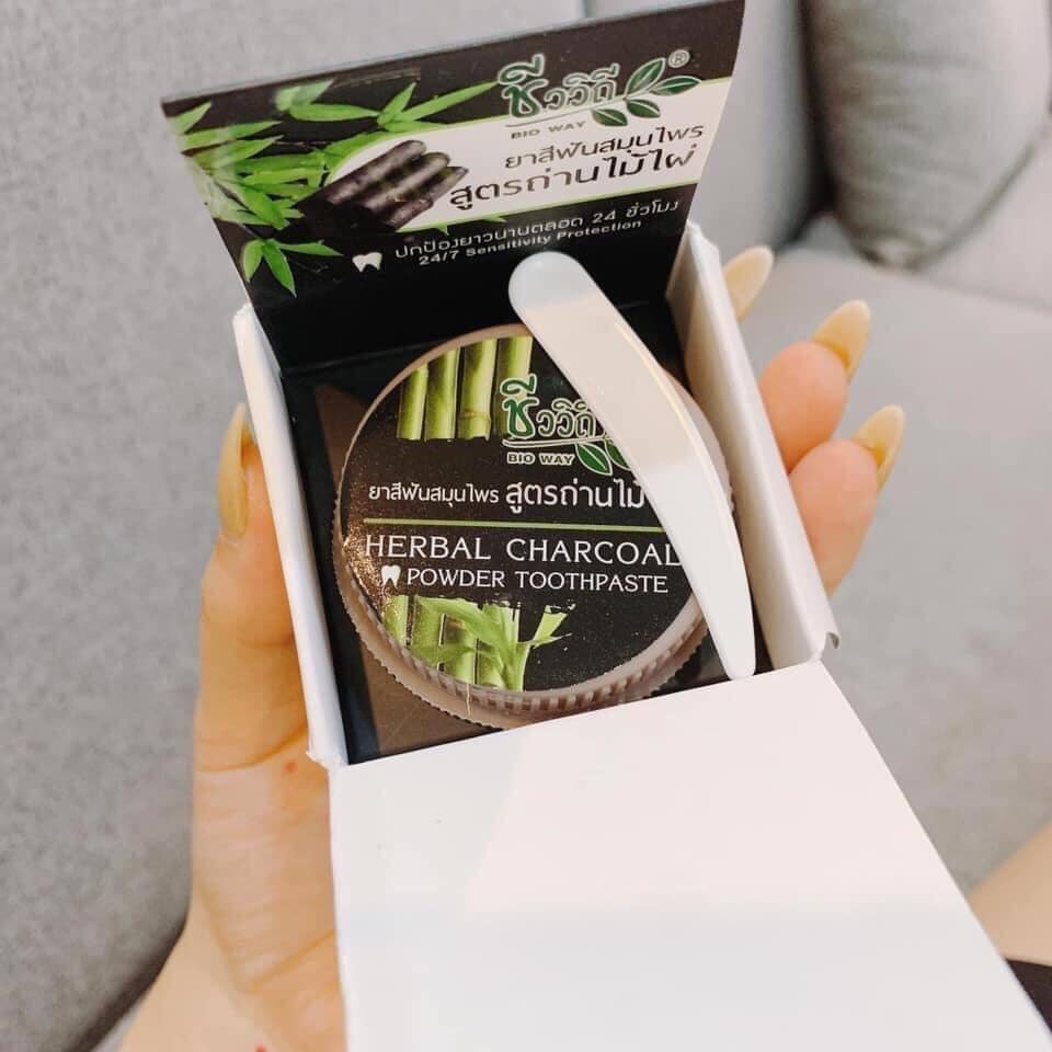 Bột Than tre trắng răng HERBAL CHARCOAL của Thái Lan