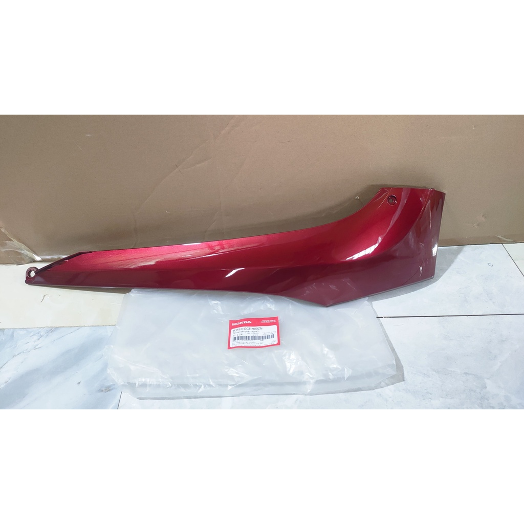 Ốp sàn bên phải Lead 110 màu đỏ mận *R350C* (83510GGE900ZN)