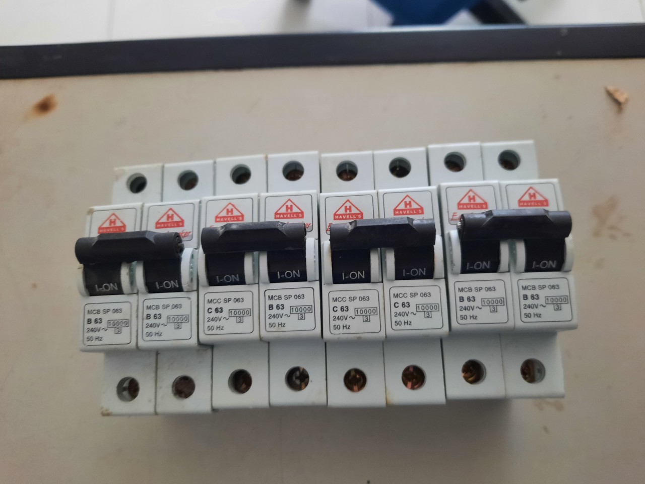 APTOMAT- CẦU DAO TỰ ĐÔNG MCB 2P- HAVELL - ẤN ĐỘ