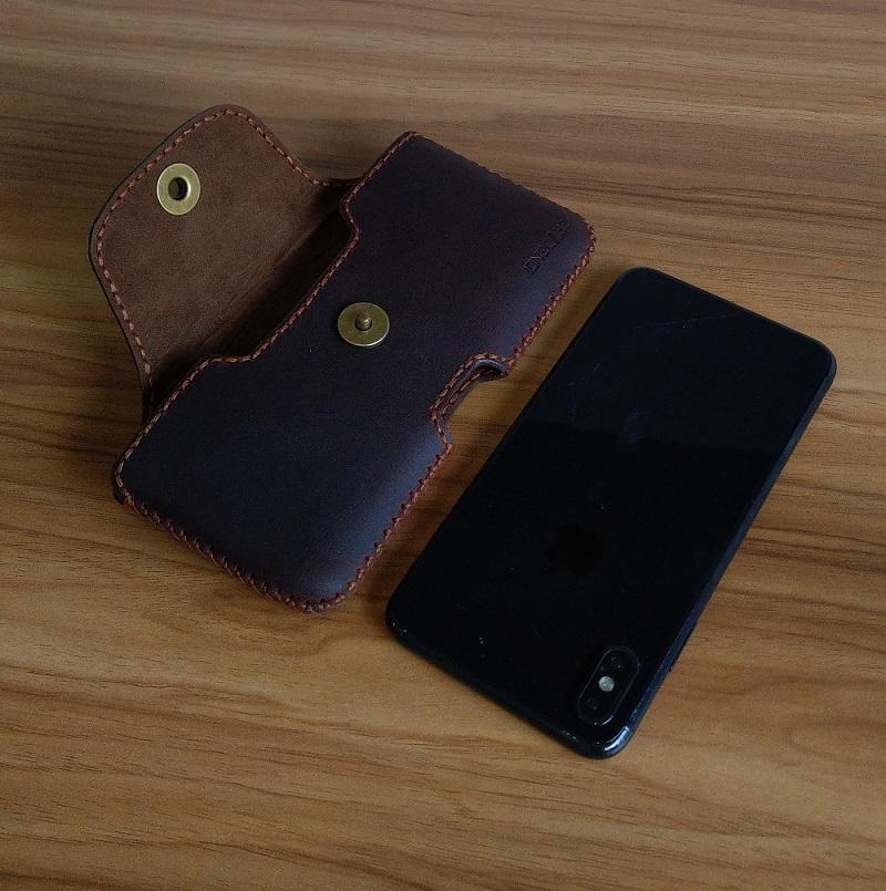 Bao Da Đeo Lưng Iphone Xs Max Da Bò Sáp Màu Nâu Đất
