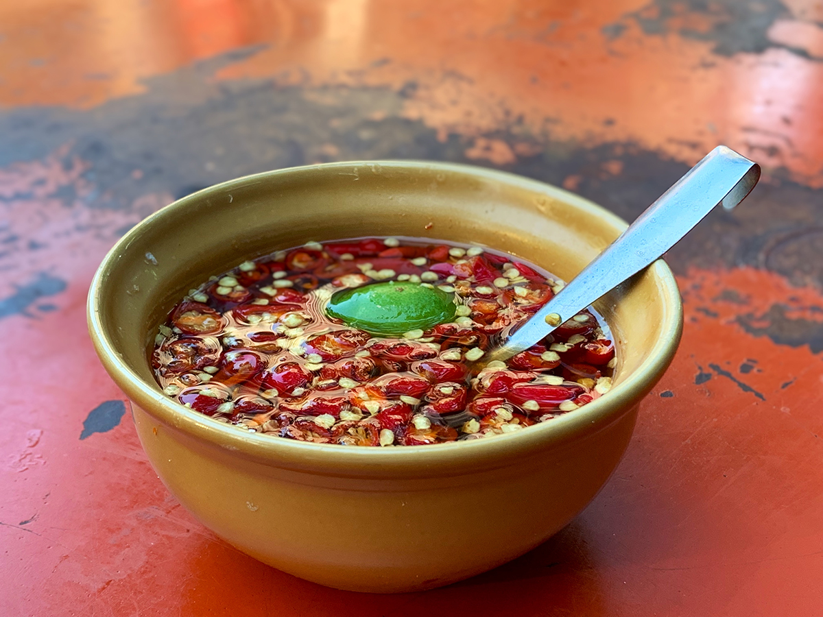 [Siêu Rẻ] 1 thùng Nước mắm Cá Cơm nguyên chất (6 Chai)