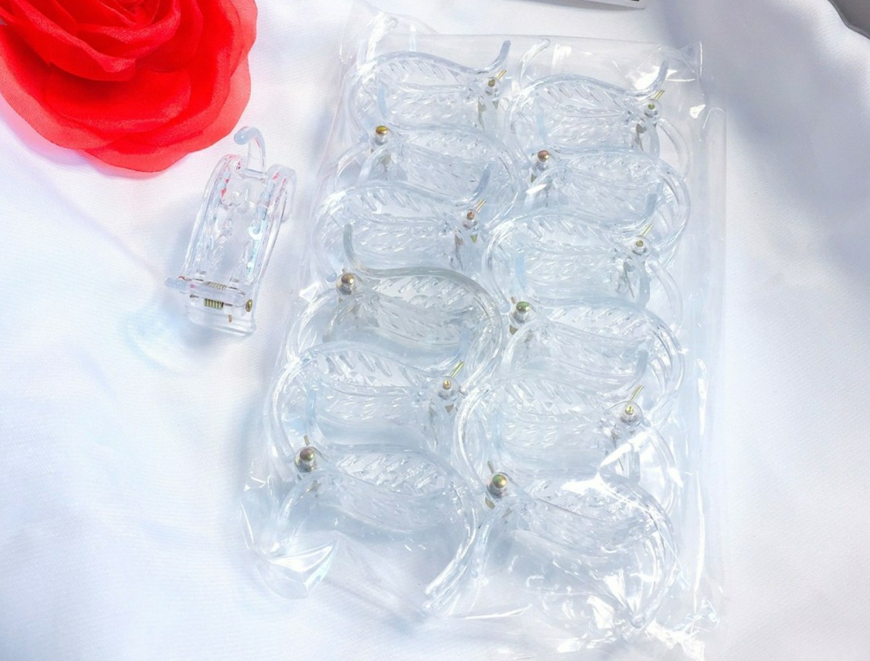 Vỉ 12 kẹp càng cua trong suốt