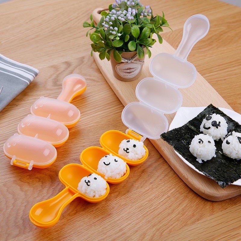 Khuôn lắc cơm cho bé ăn dặm.