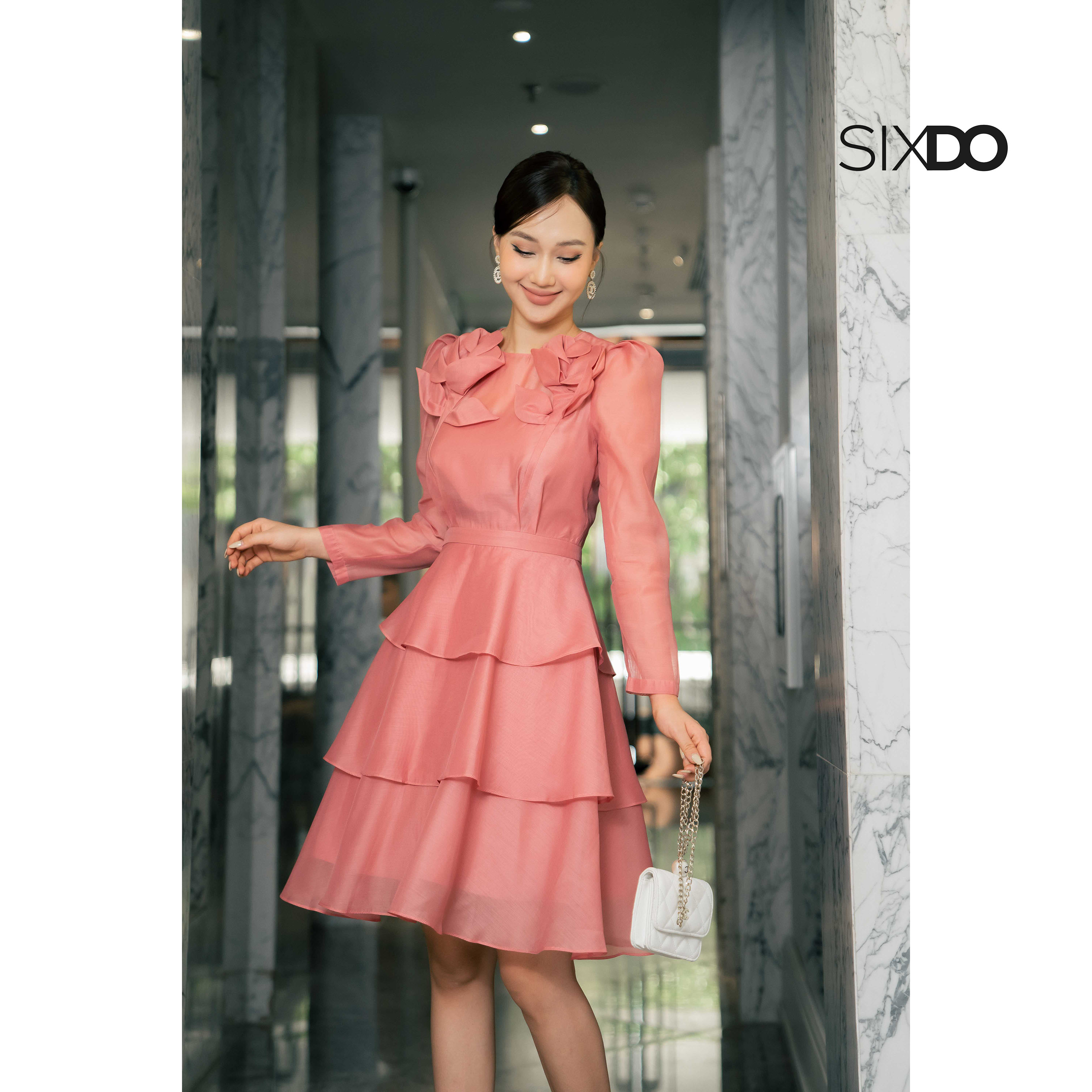 Đầm tơ organza xếp tầng SIXDO (Dark Pink Mini Dress With Flower)