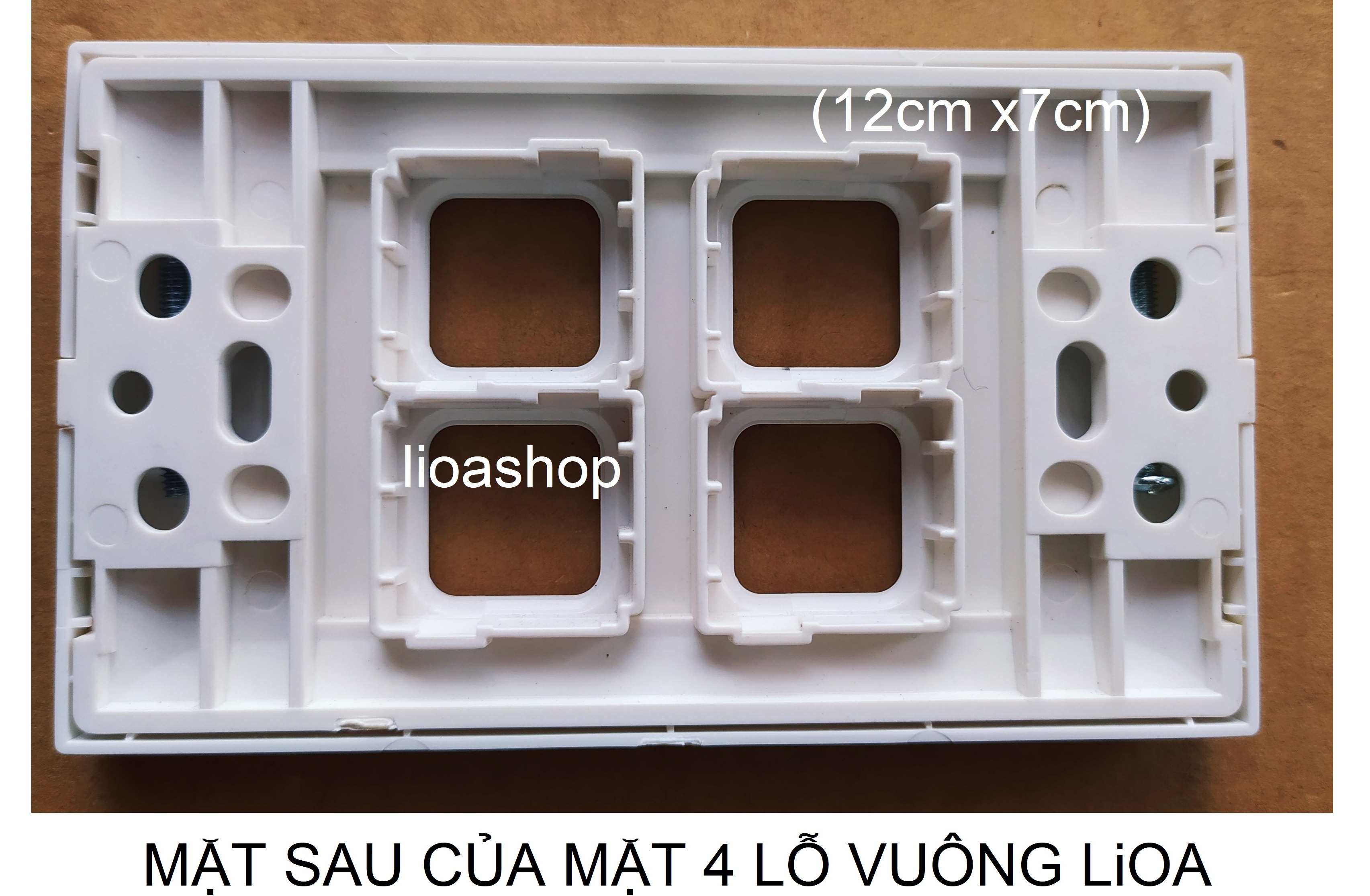 MẶT CÔNG TẮC 4 LỖ VUÔNG CHỮ NHẬT LiOA