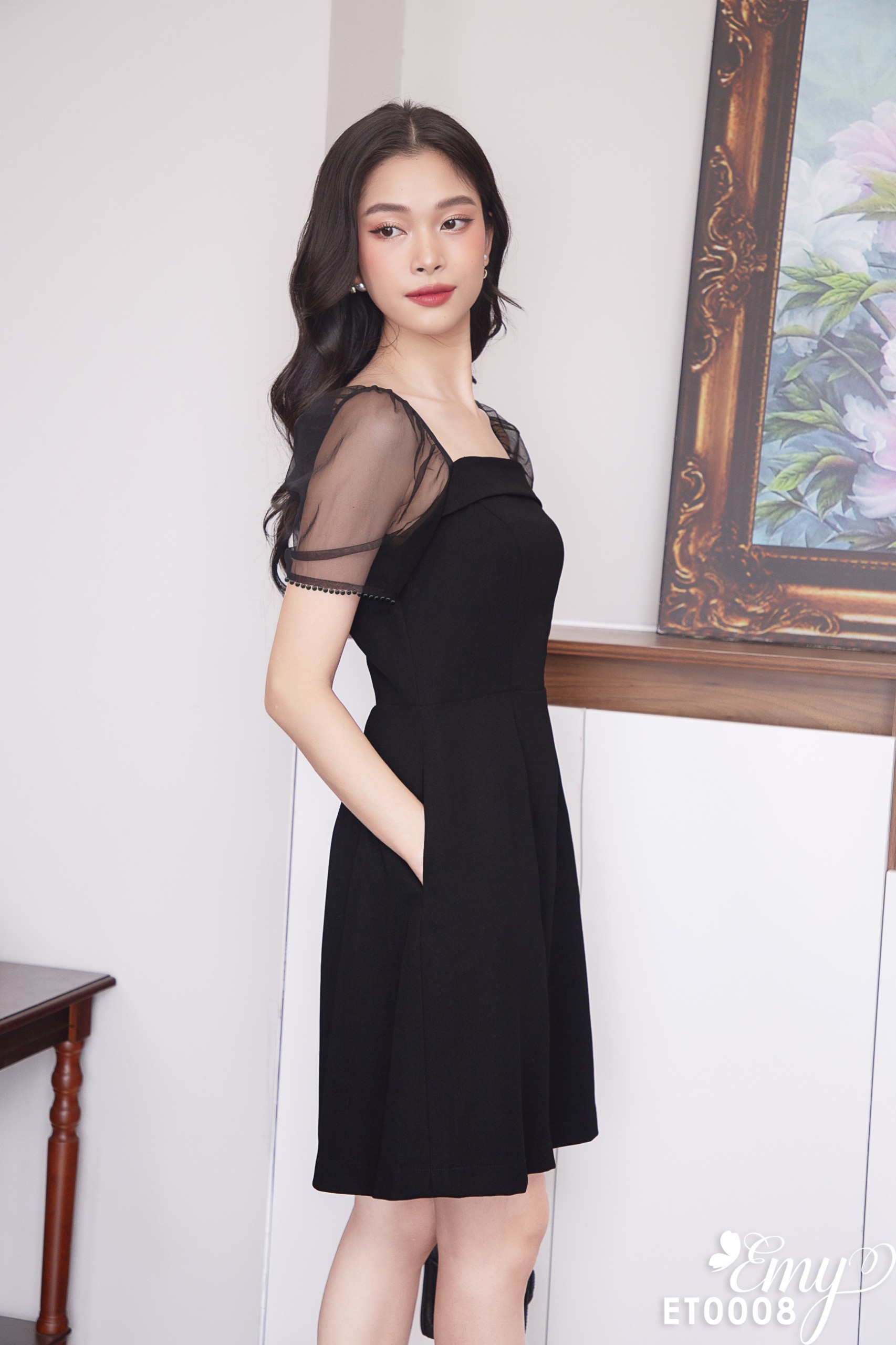 Đầm EMY ET0008 Xoè Đen Tay Lưới