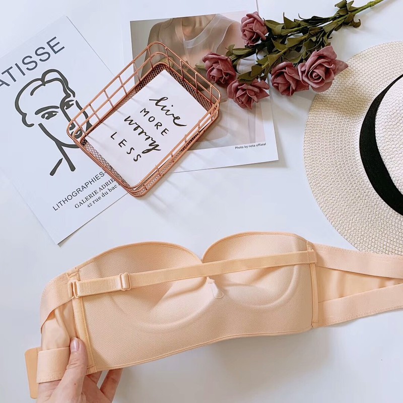 Áo lót nữ chống tụt cài trước đệm dày,không dây,không gọng siêu nâng ngực tạo khe,chất liệu đúc cotton siêu mềm mại,với kết cấu viền silicon bám hít siêu chắc và thêm đai móc phía trước càng an toàn và nâng đẩy AC-82 Việt Tiến