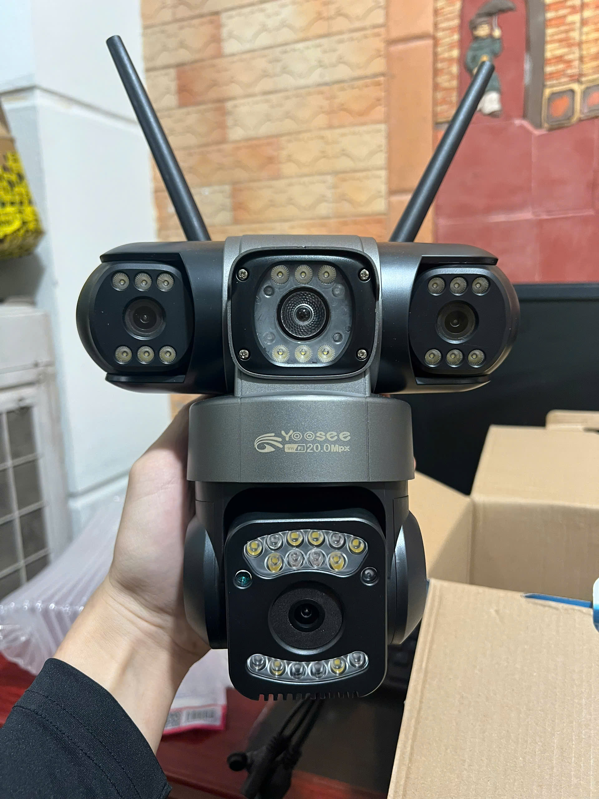 (Mẫu 2026) Camera YOOSEE WIFI ngoài trời 4 mắt 3 màn hình 30MPX tích hợp LED siêu nét - Hàng nhập khẩu