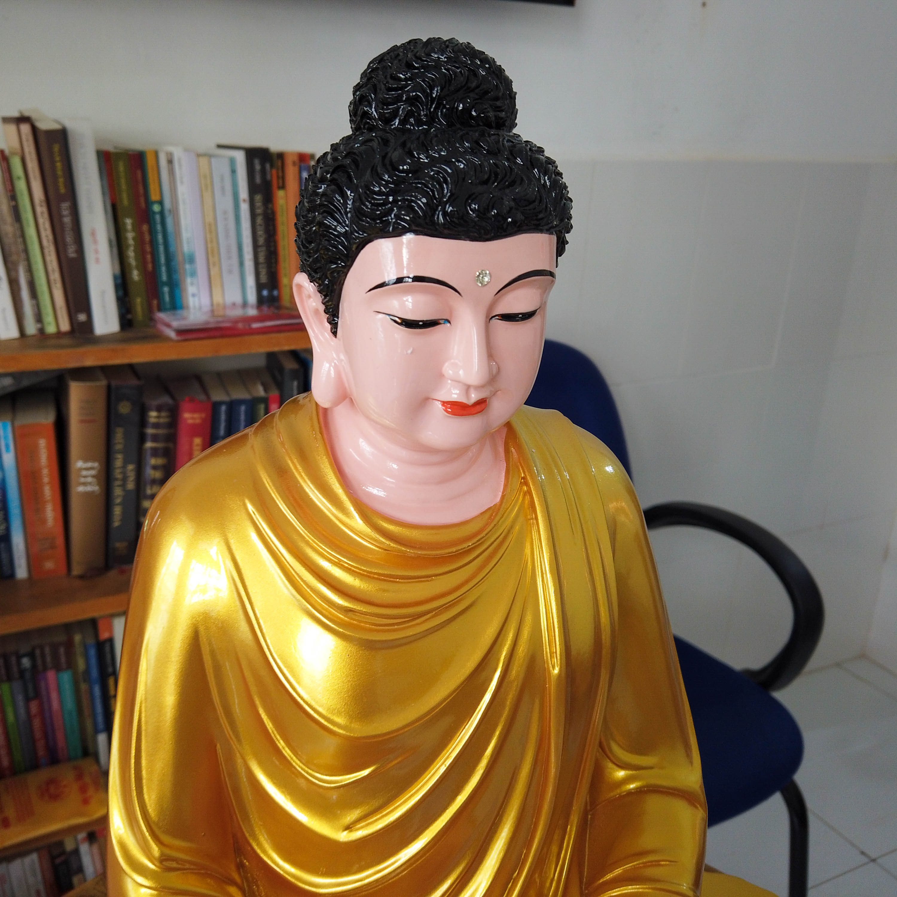 Tượng Phật Bổn Sư Thích Ca ngồi trên đá 48cm