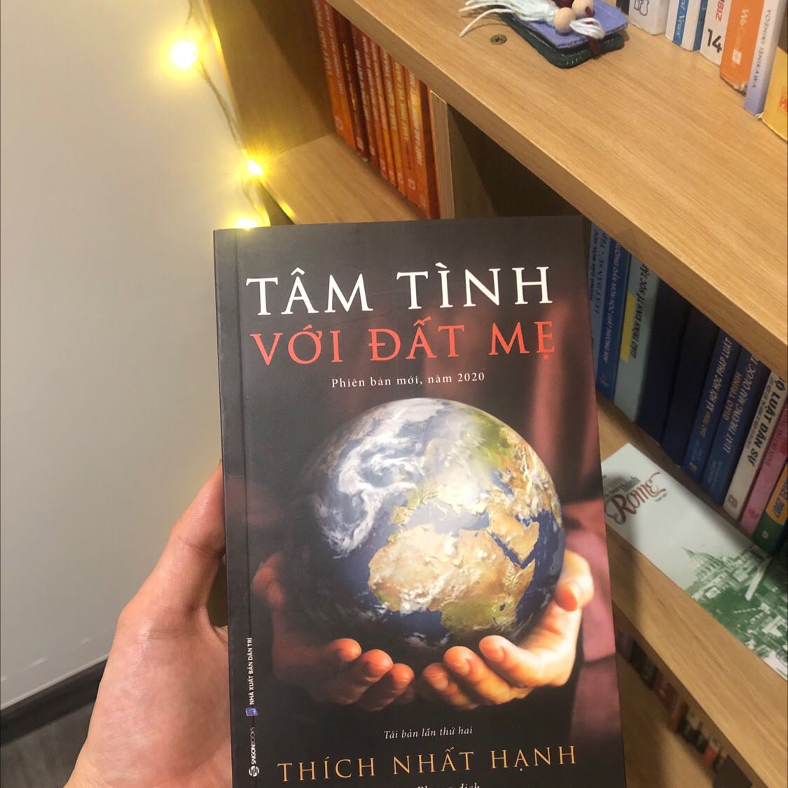 Sách - Tâm Tình Với Đất Mẹ