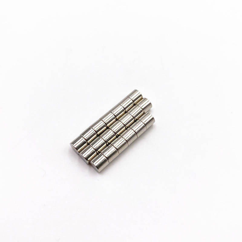 Nam châm đất hiếm 4x4mm mạ Niken lực từ N35