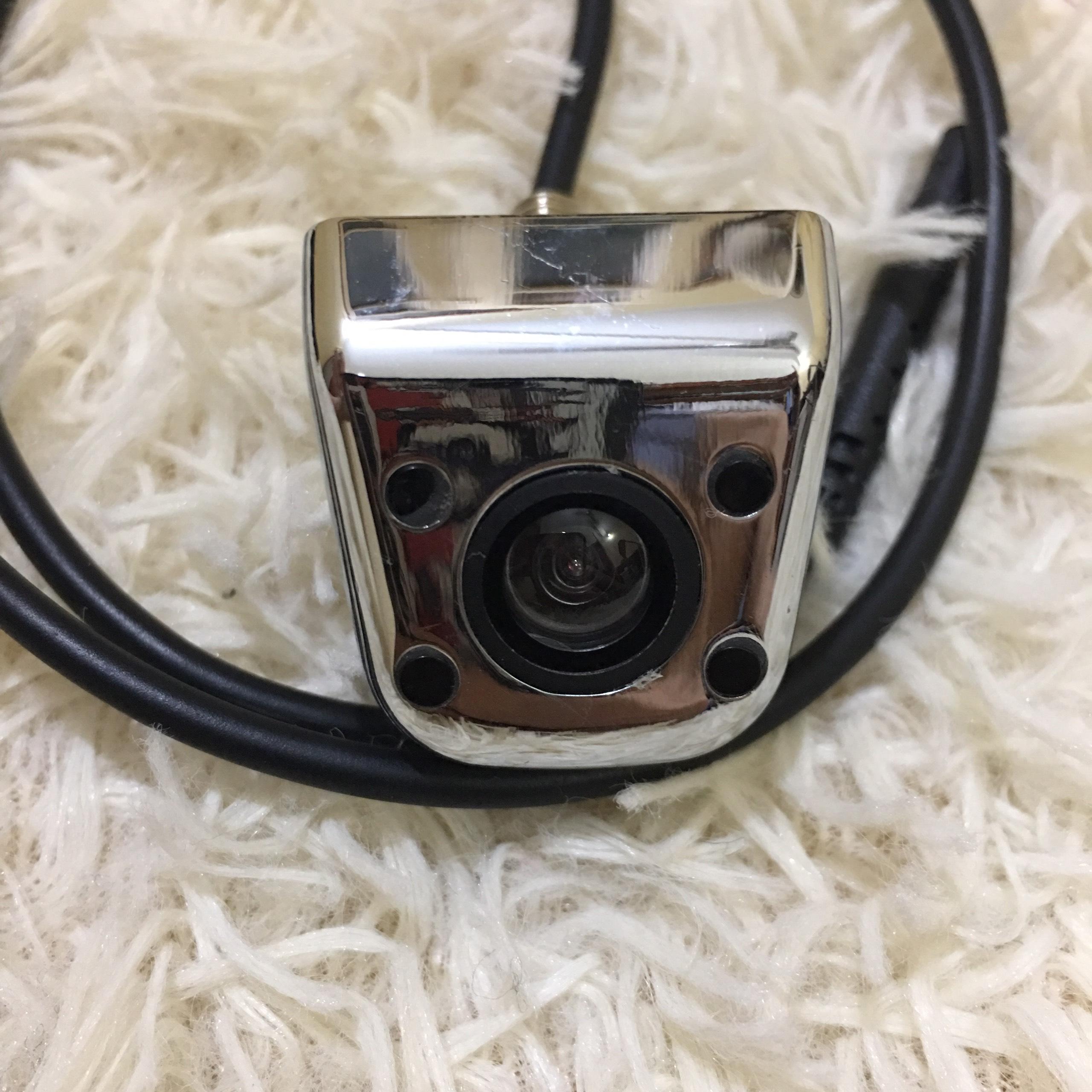 Camera lùi ô tô 4 mắt hồng ngoại