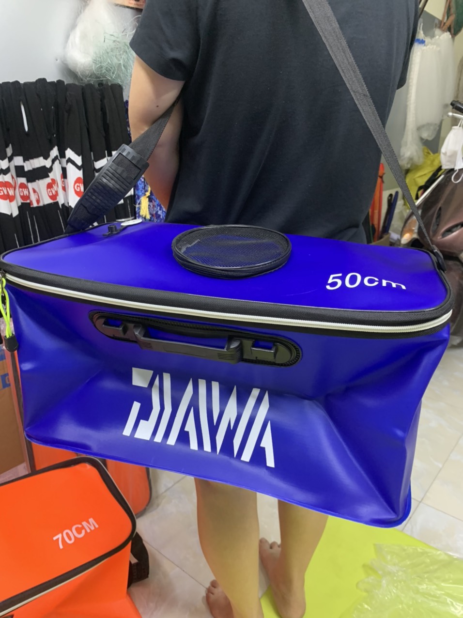 thùng đựng cá daiwa ( gấp gọn , màu ngẫu nhiên )