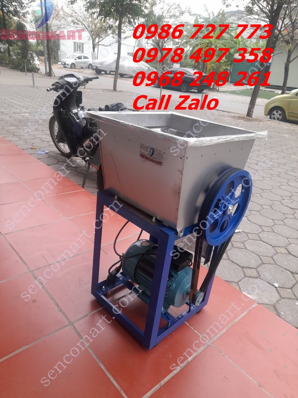 Máy cắt cá mồi có lưỡi dao cắt cá bao nhiêu