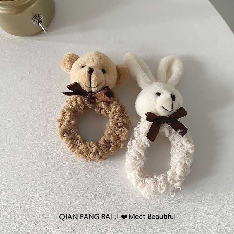 Cột tóc gấu và thỏ bông dễ thương