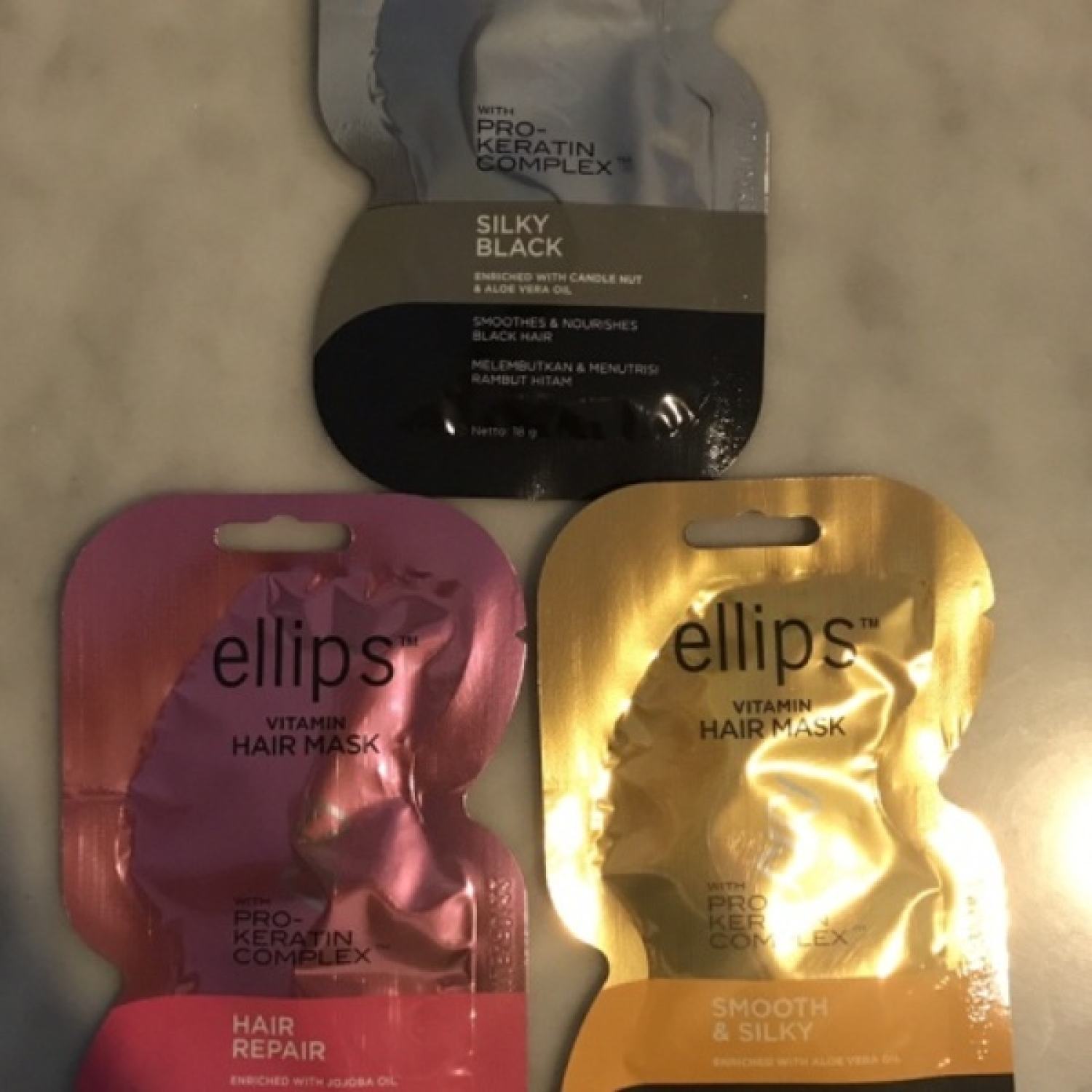 Ellips ủ tóc Ellips Đen Mượt (Ellips hair mask keratin Silky Black)Gói 18 ghộp 12 gói