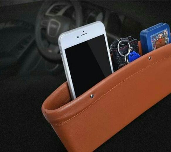 Khay da cao cấp để đồ cài khe ghế ô tô