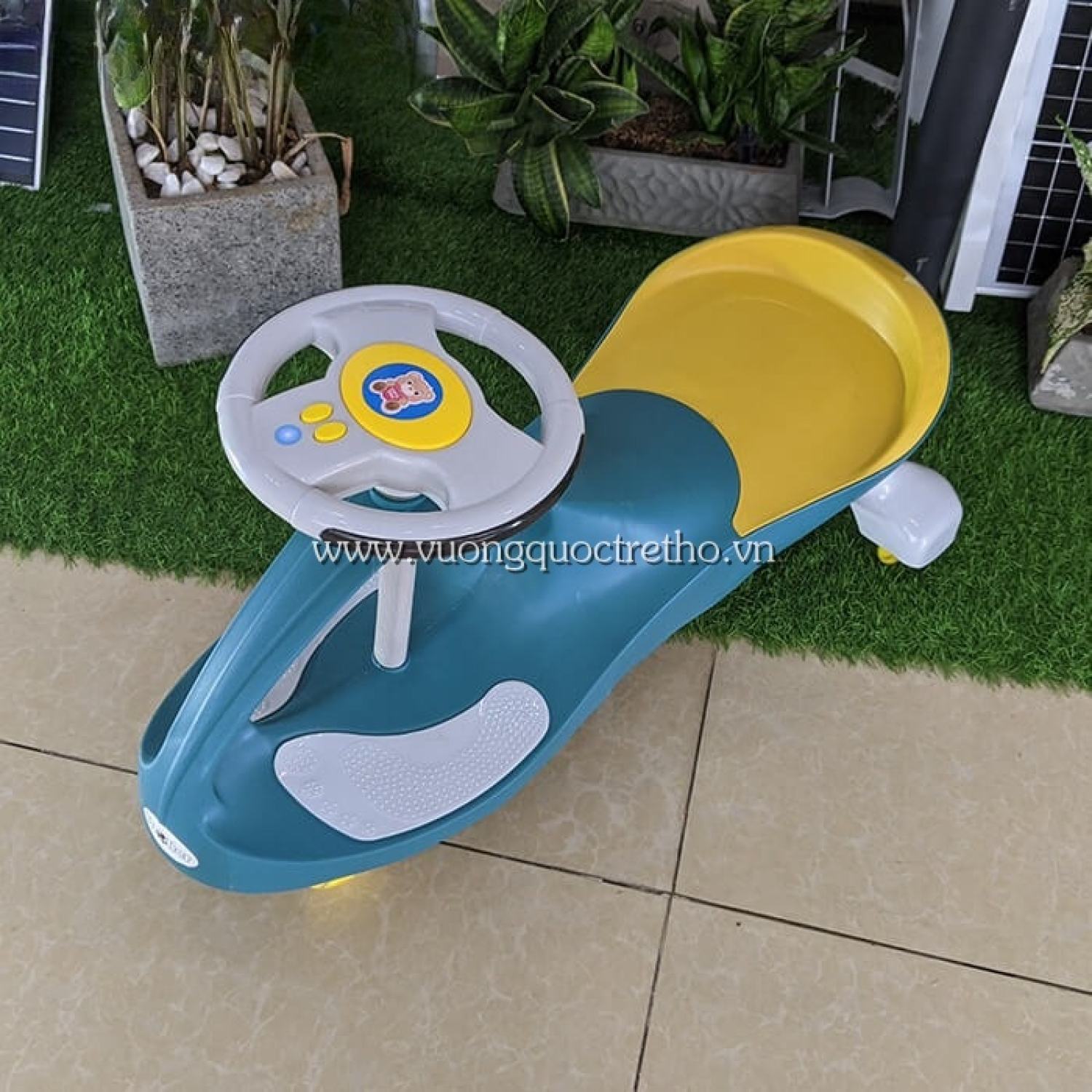 Xe lắc cho bé có nhạc, đèn Broller HZL-919