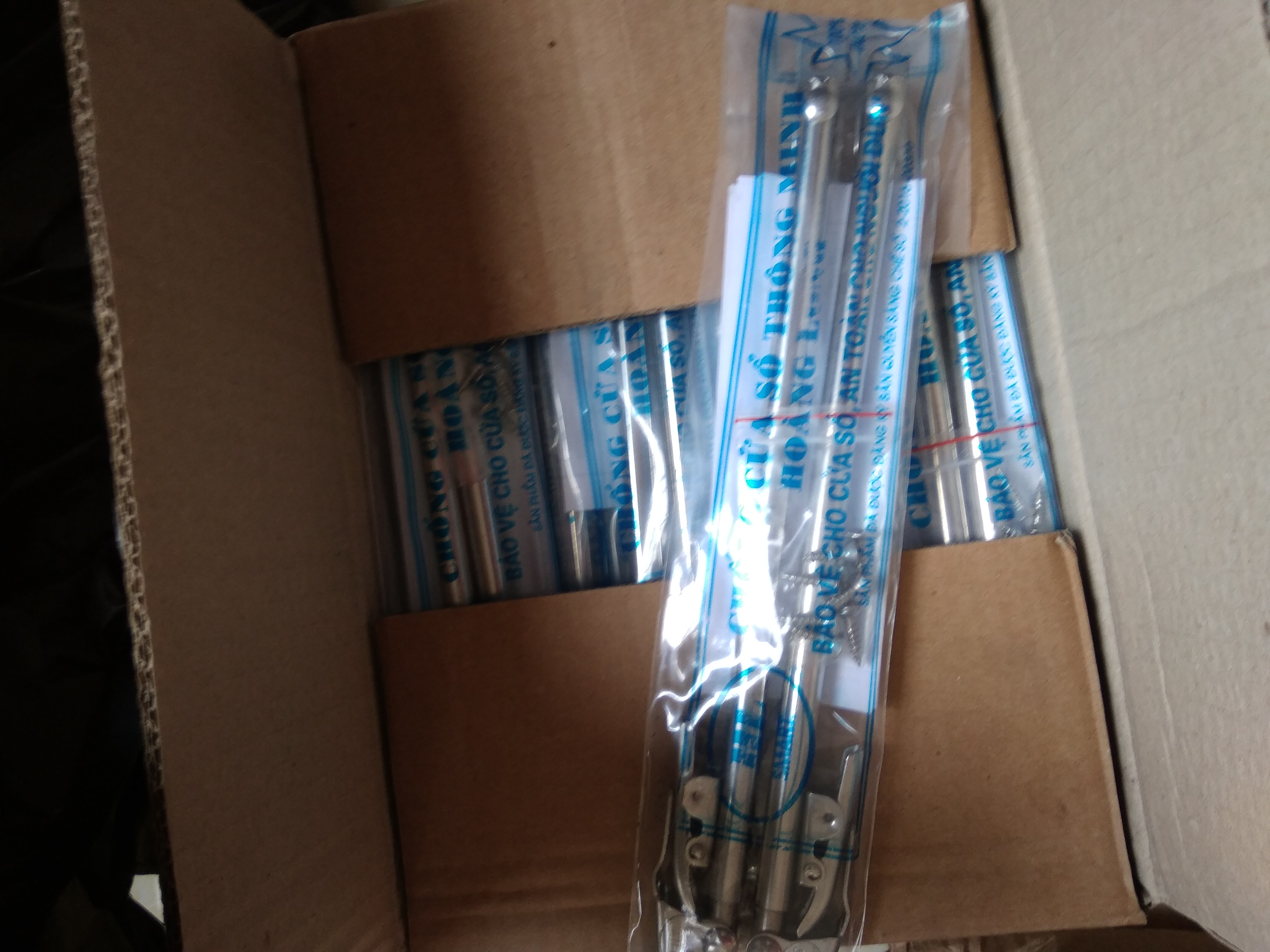 HÃM CỬA SỔ CHỐNG GIÓ( 7 bộ ), THANH CHỐNG GIÓ CỬA SỔ THÔNG MINH HL