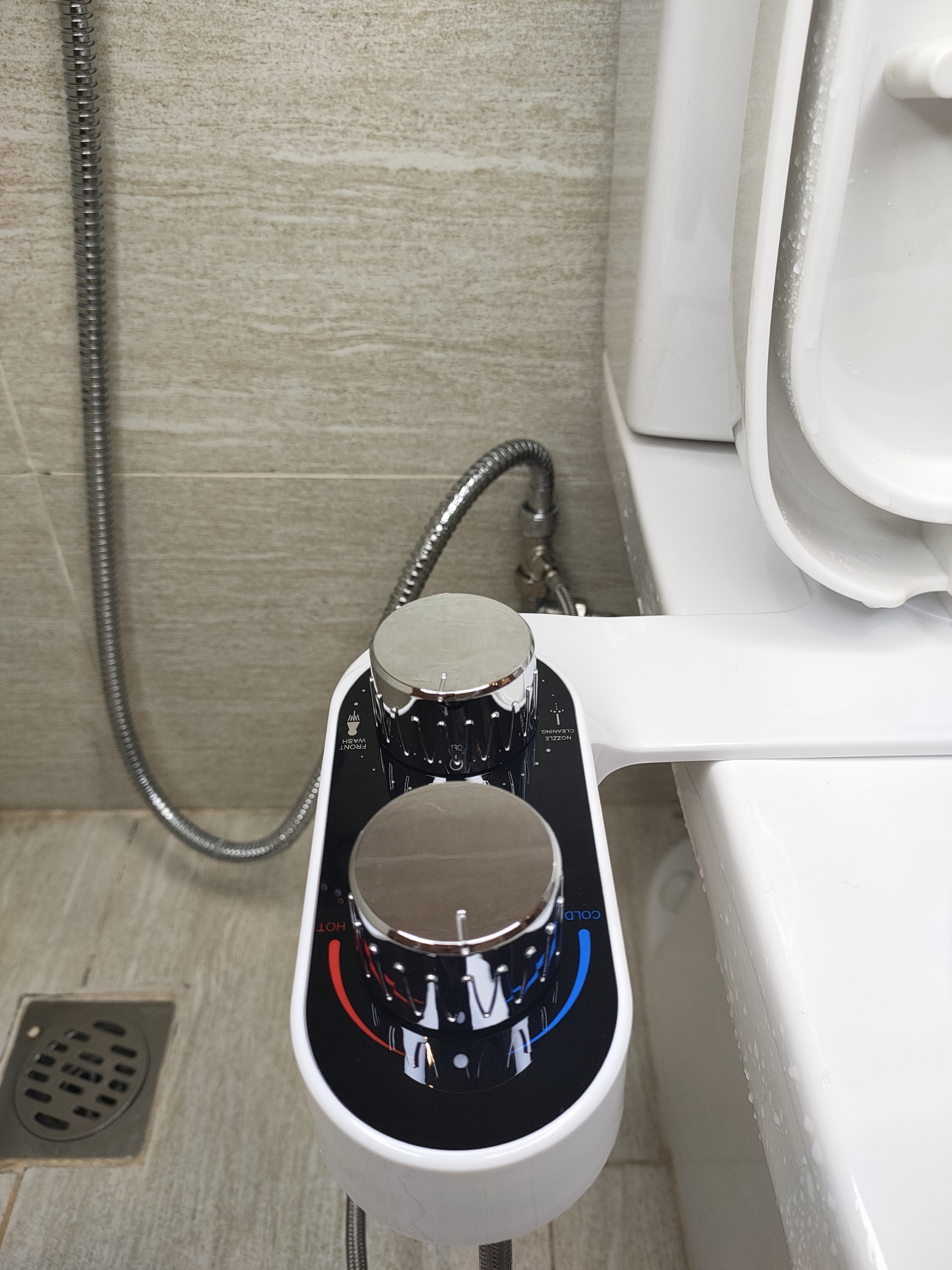 Vòi xịt vệ sinh thông minh ( 2 chế độ nóng lạnh )