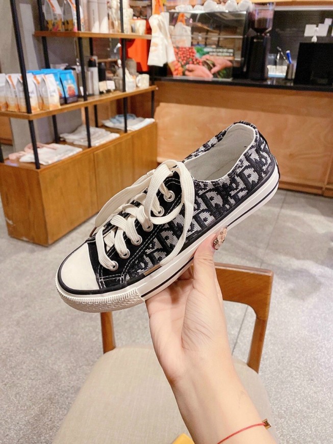 GIÀY THỂ THAO NAM NỮ HỌA TIẾT SIÊU XINH giá rẻ