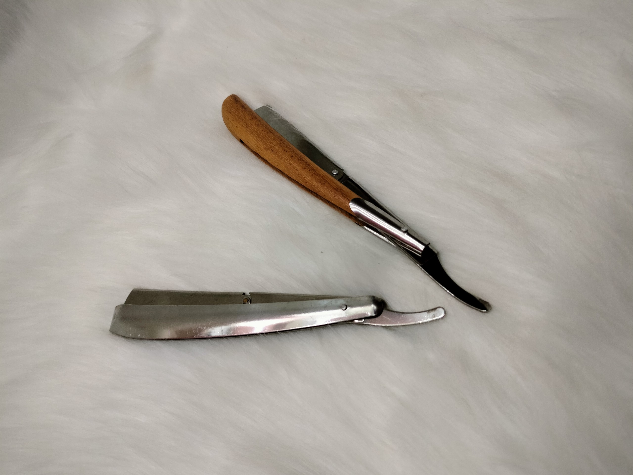 Dao cạo cán gỗ hoặc cán inox