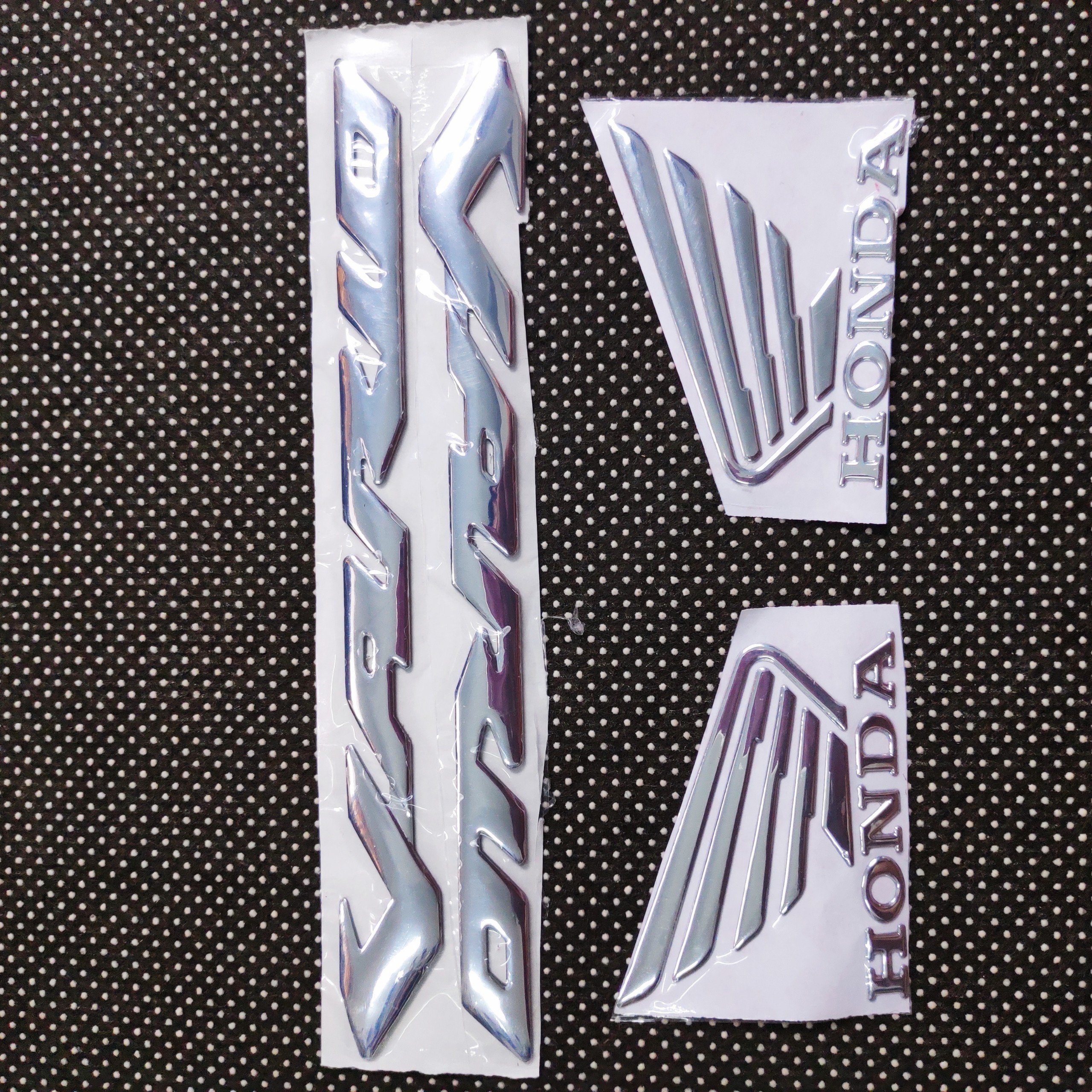 [VARIO] COMBO bộ tem logo chữ nỗi tem tên xe VARIO và tem logo cánh chim HONDA (màu BẠC)