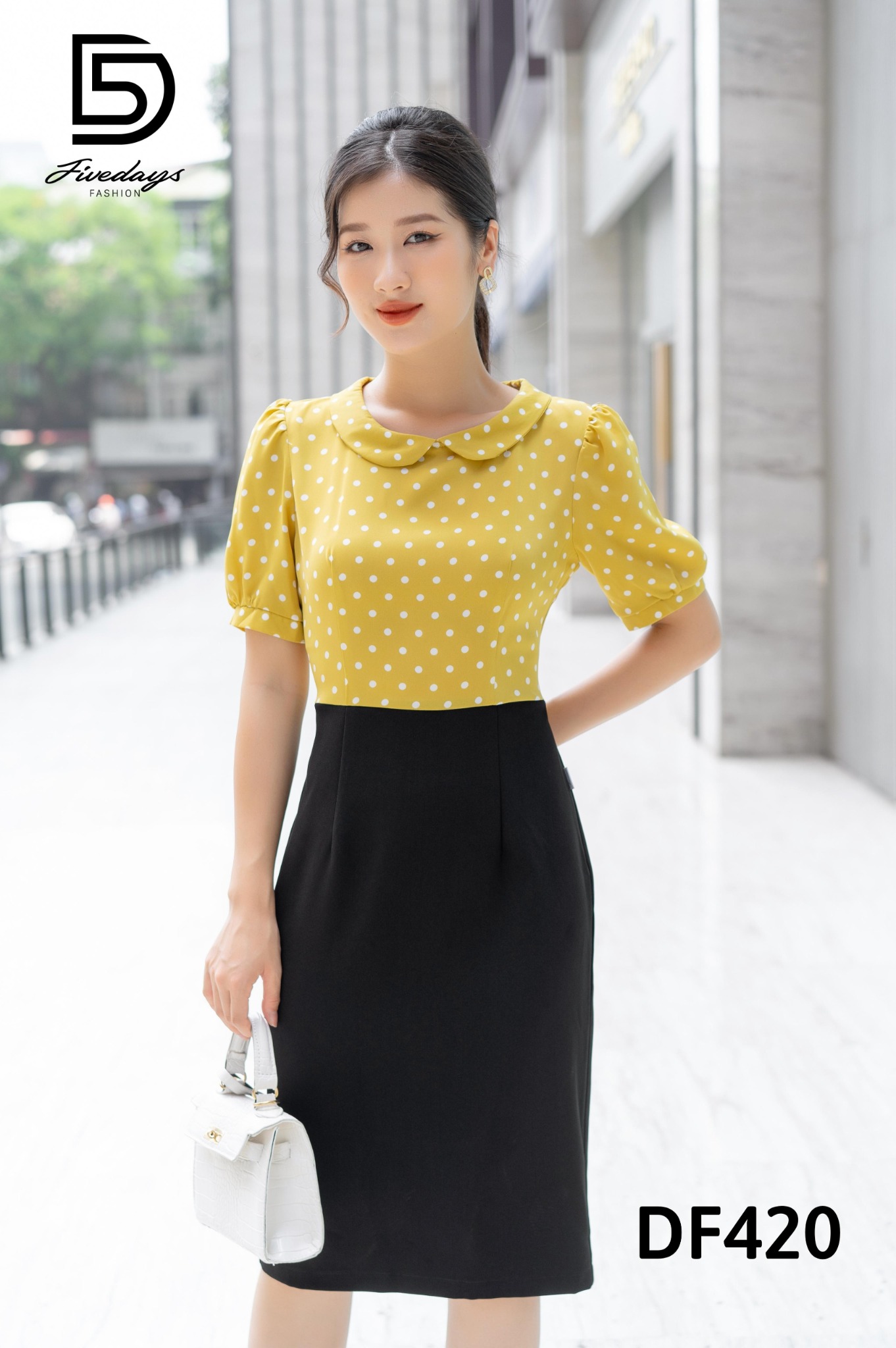 Fivedays - Đầm ôm phối bi cổ sen