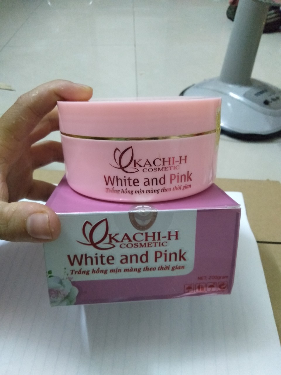 [HCM]KEM BODY TRẮNG HỒNG WHITE AND PINK KACHI-H