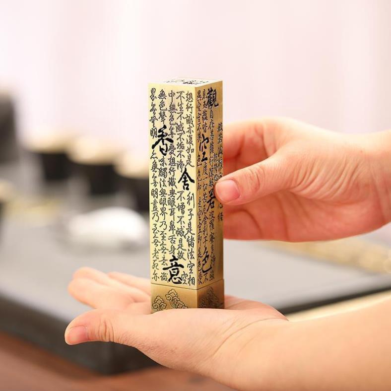 Tháp đồng cắm hương trầm khắc thư tháp