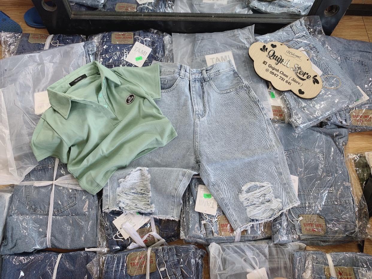 Set quần ngố + crop logo xanh