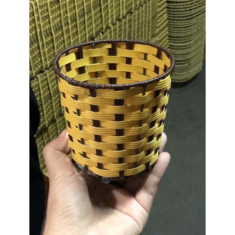 Giỏ cắm hoa khung sắt nan nhựa giả mây 10*10cm