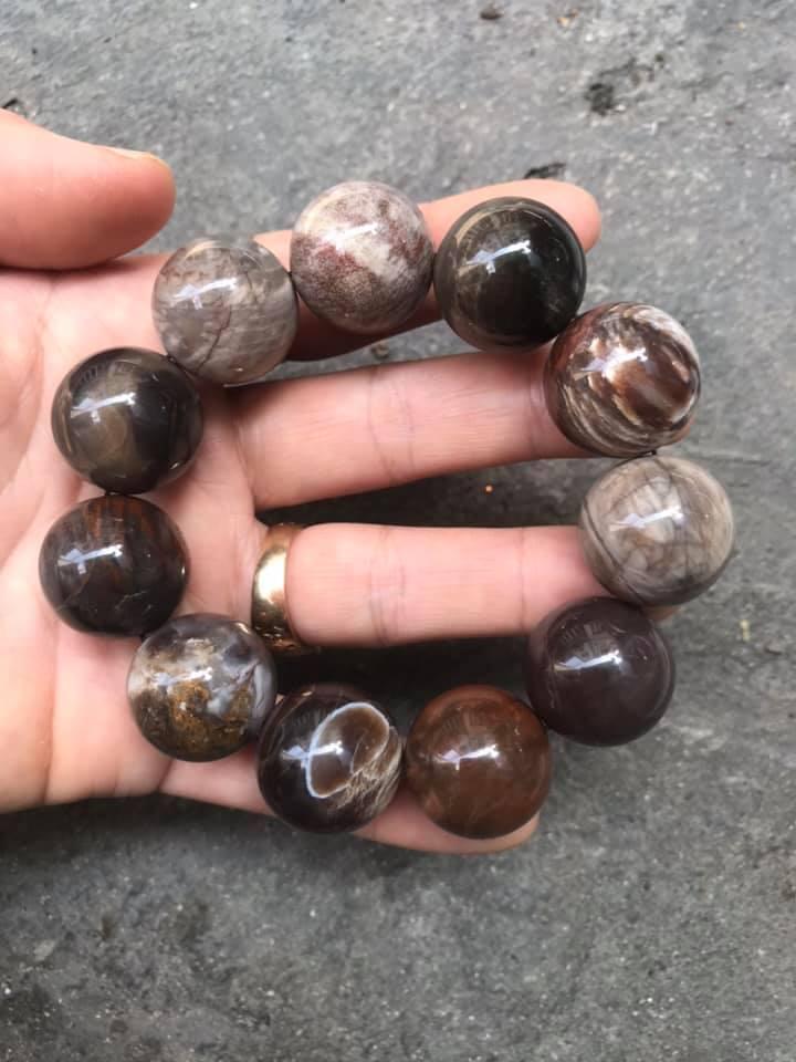 [HCM]VÒNG TAY PHONG THỦY GỖ HÓA THẠCH 20LY- HÀNG VIP