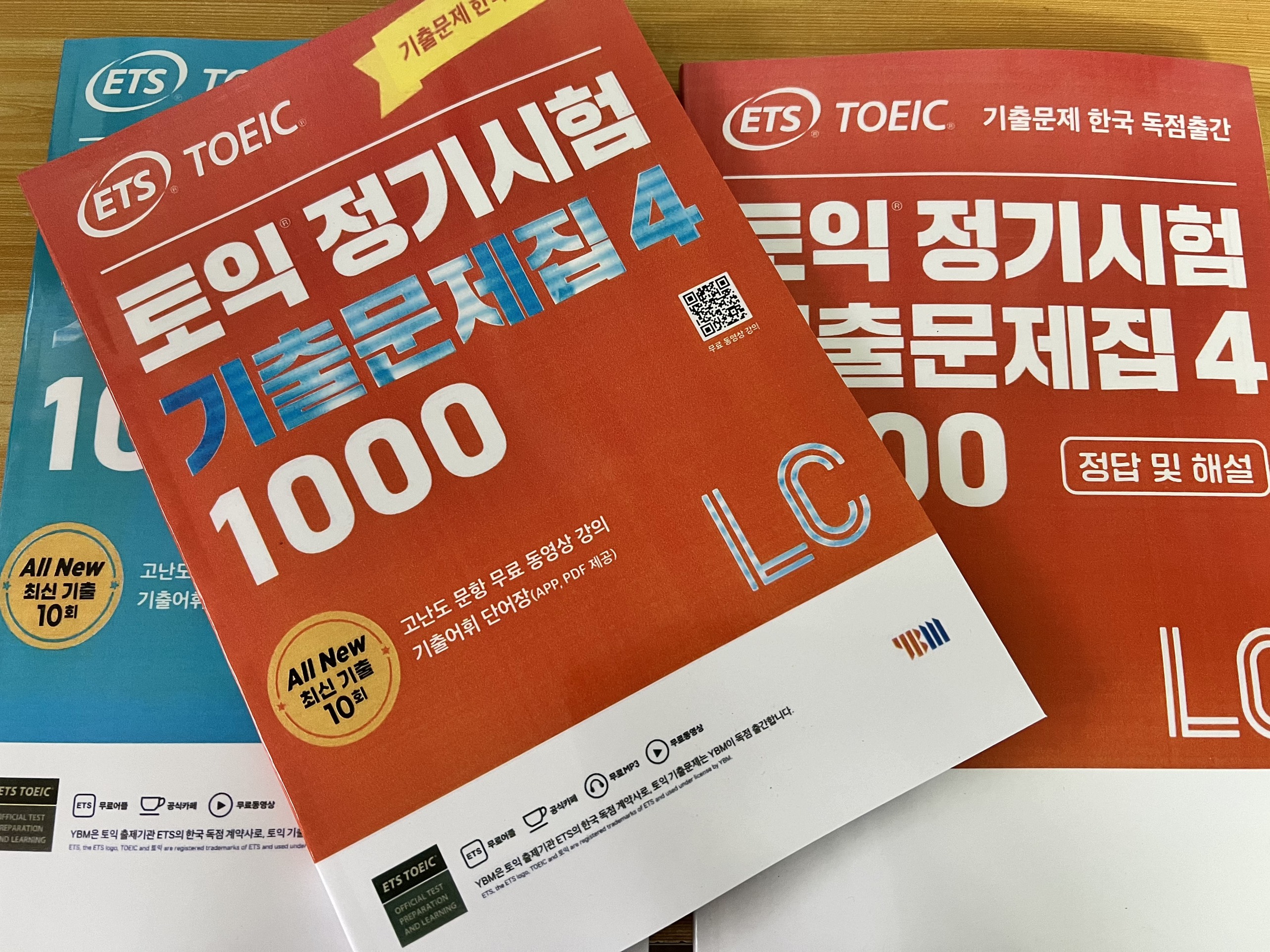 ETS TOEIC 2024 (COMBO 3 CUỐN RC/ LC/ SCRIPT (LỜI THOẠI CUỐN NGHE) - TẶNG FILE AUDIO
