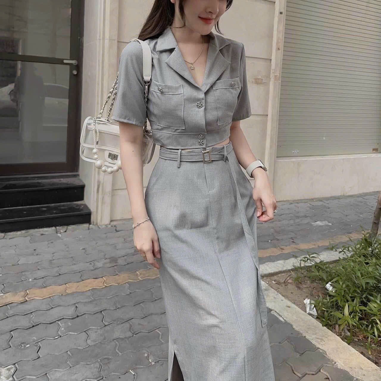Set áo cổ sơ mi và chân váy xẻ tà