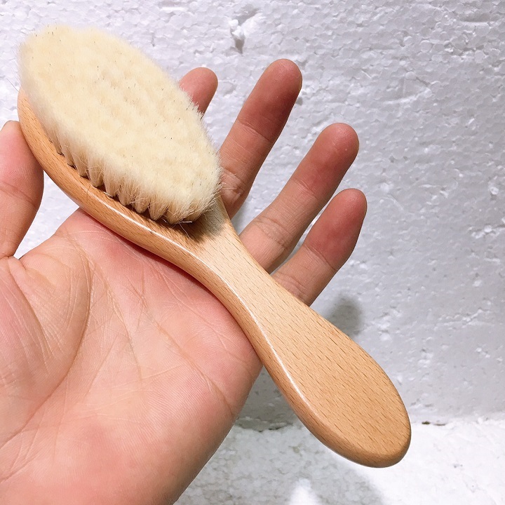 Chổi Phủi Tóc Fade Barber cán gỗ cực sạch