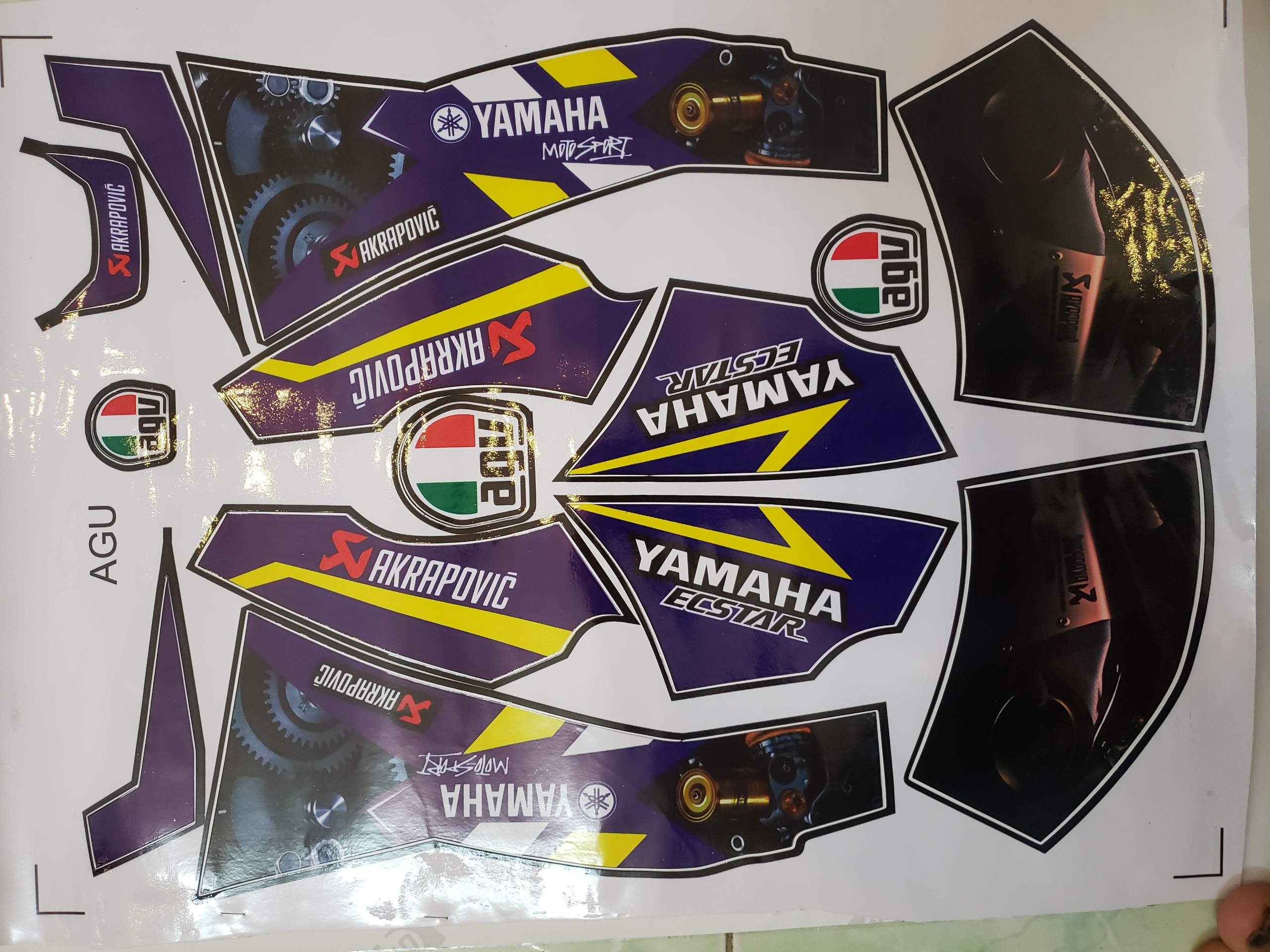Nón bảo hiểm Agu lên tem Yamaha xanh
