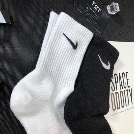 Tất Nike màu trắng