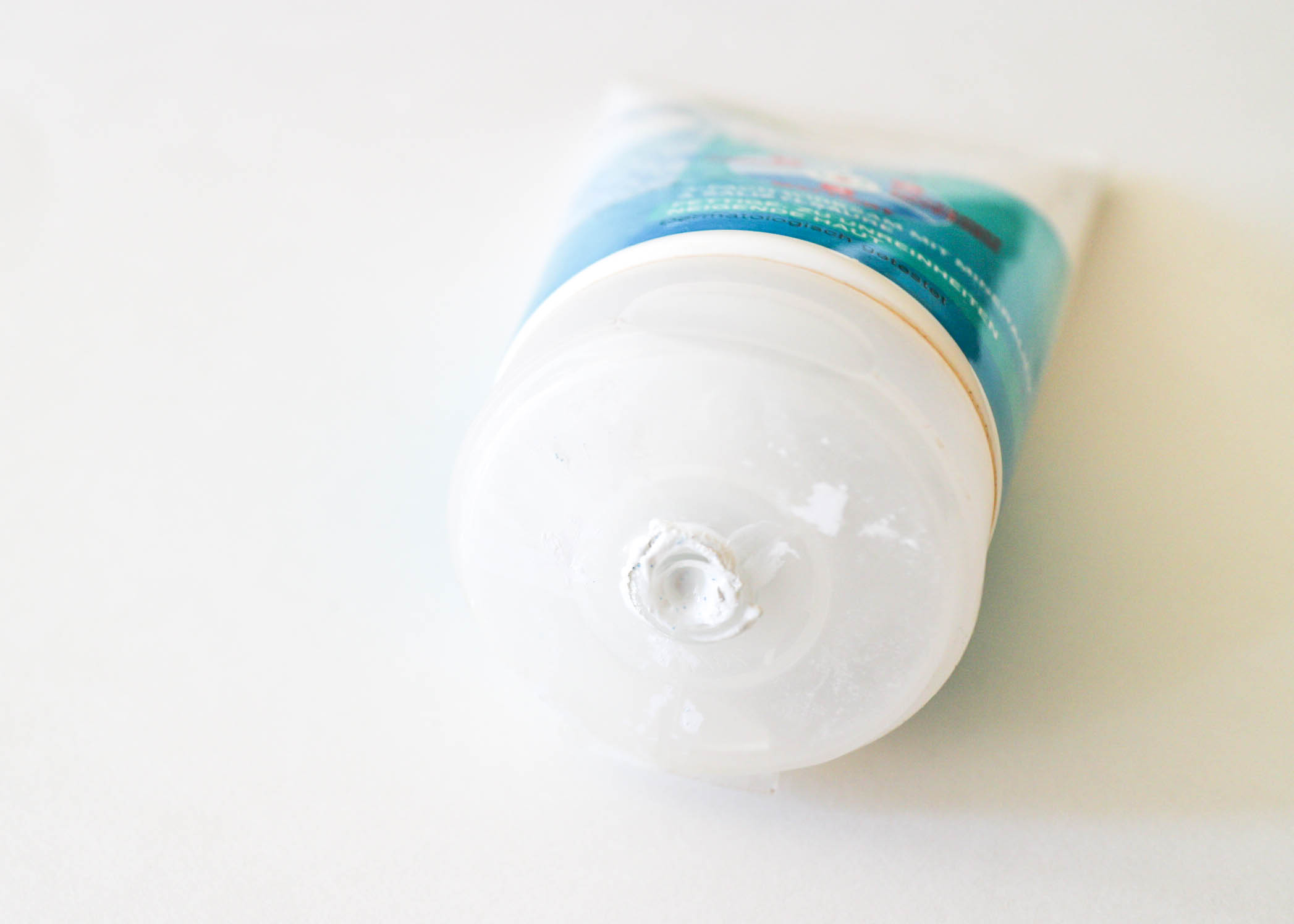 Gel rửa mặt GARNIER 3 trong 1