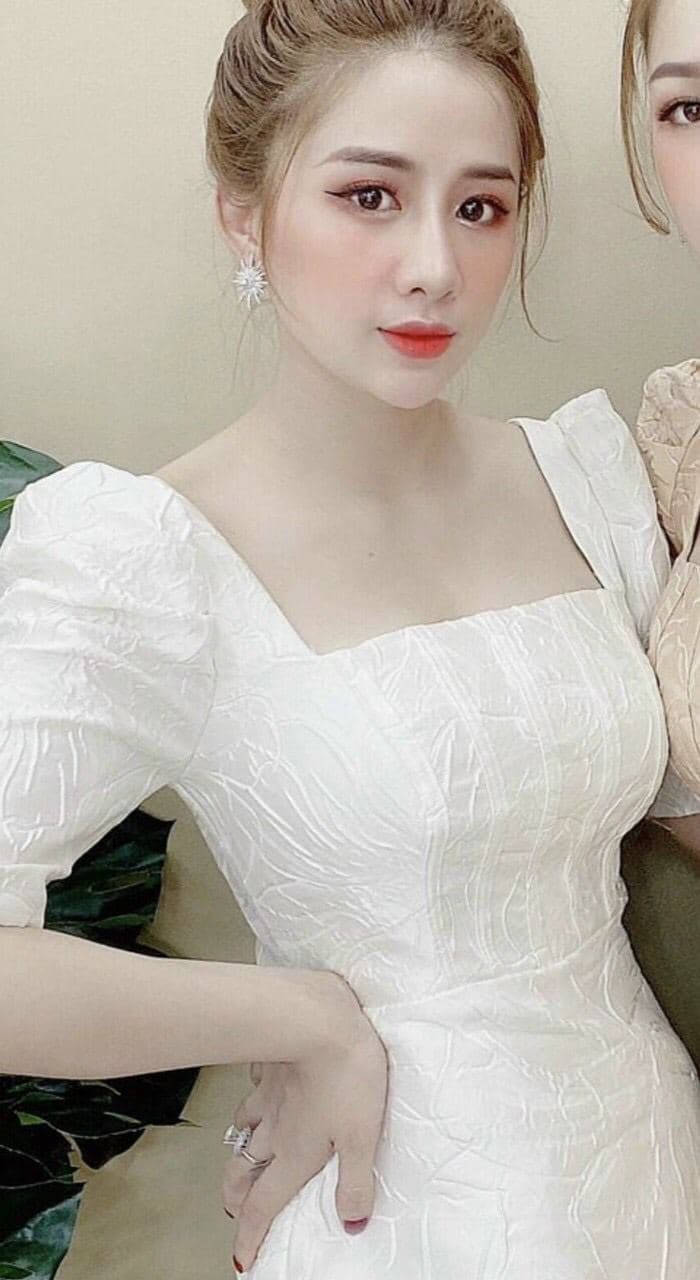 ĐẦM GẤM CỔ U TAY PHỒNG - (TRẮNG, ĐỎ)