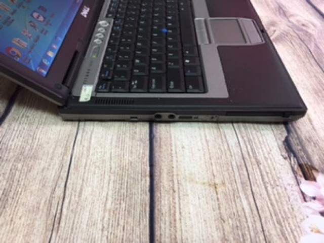 Laptop Dell 1400 có camera phục vụ học online
