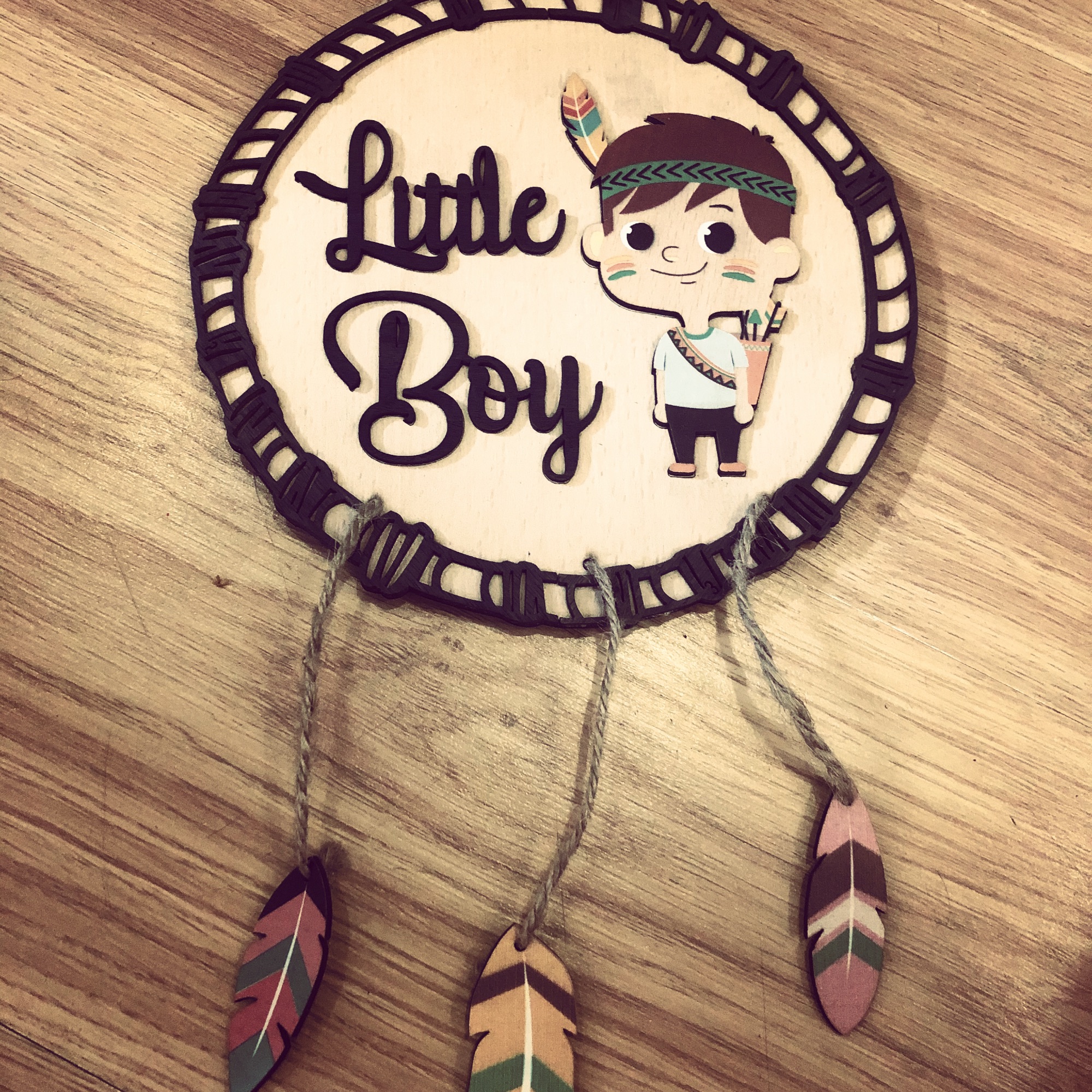 Bảng gỗ decor little boy cậu bé thổ dân tặng móc dán