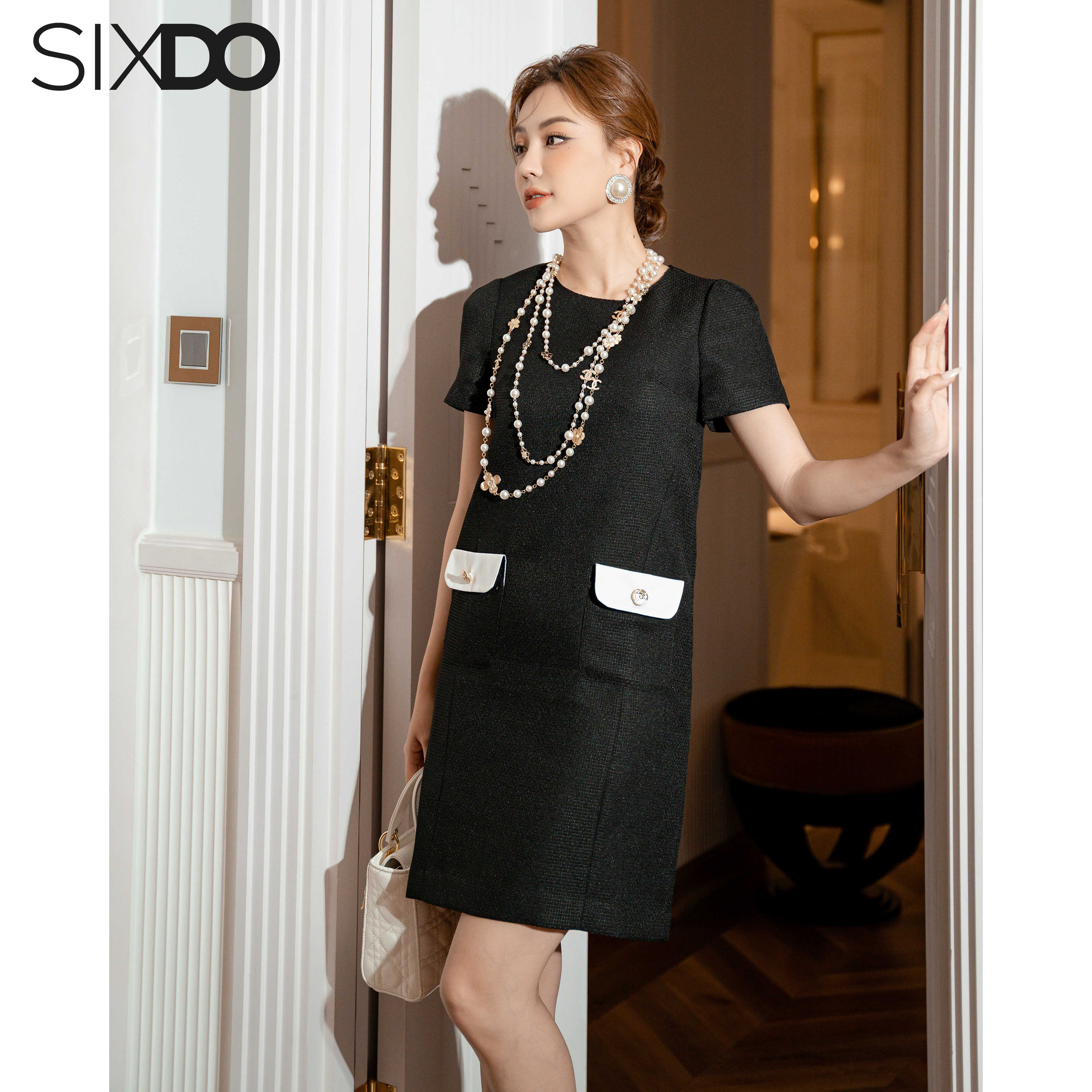 Đầm đen cổ tròn phối túi hai bên SIXDO (Black Round Neck Mini Woven Dress)