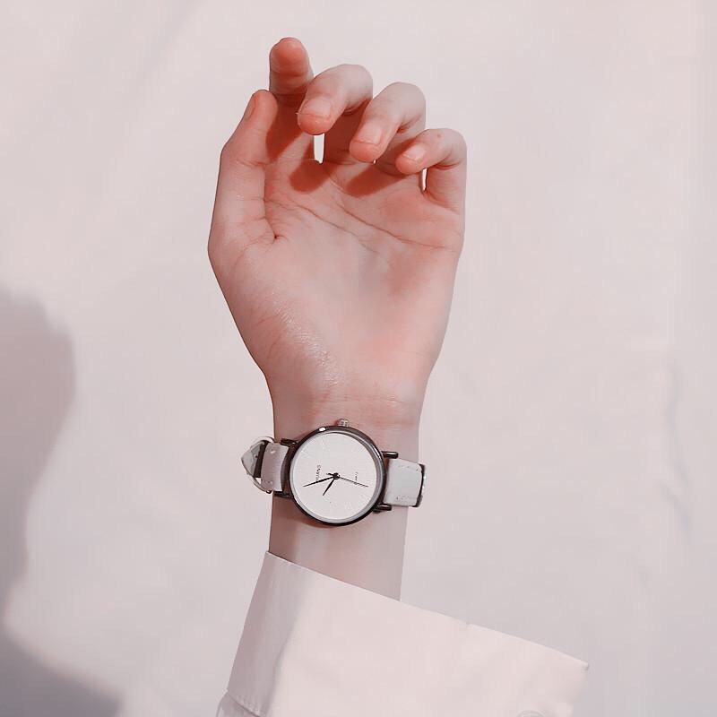 Đồng hồ thời trang nữ Viser viền đen dây da