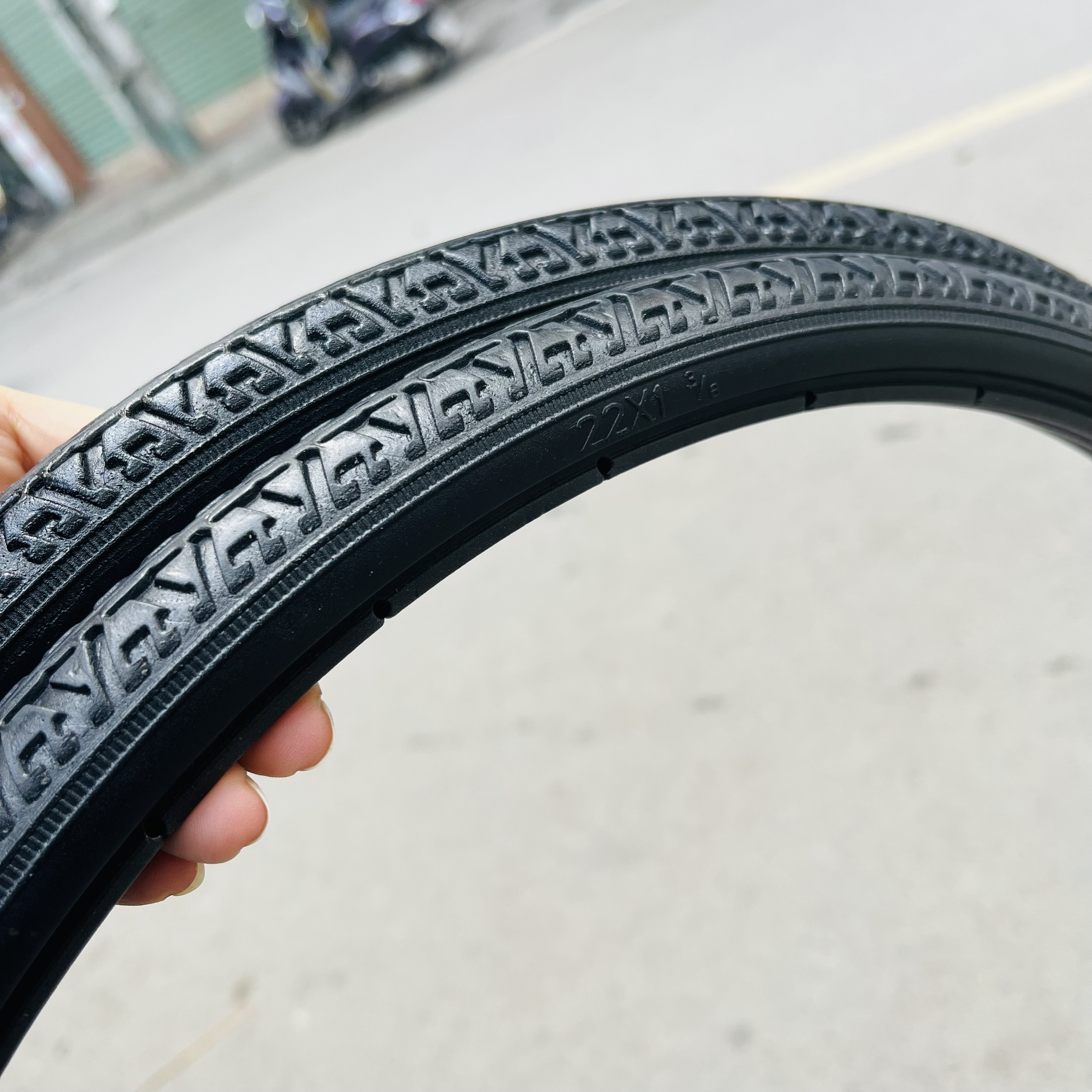 Lốp xe lăn cỡ 22x1 3/8 lốp đặc không săm (1 đôi)